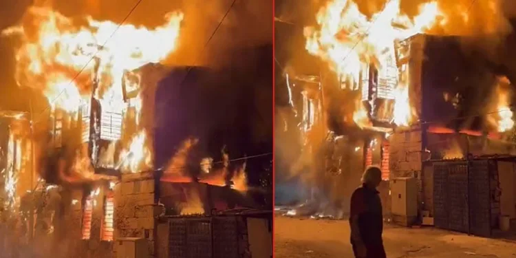 Adana’da kullanılmayan iki katlı evde yangın çıktı