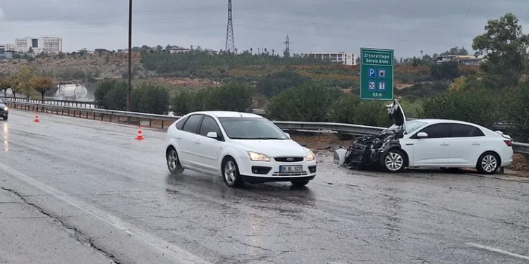 Tarsus’ta trafik kazası: 4 yaralı