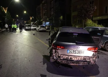 Alkollü sürücü 4 araca çarparak durabildi