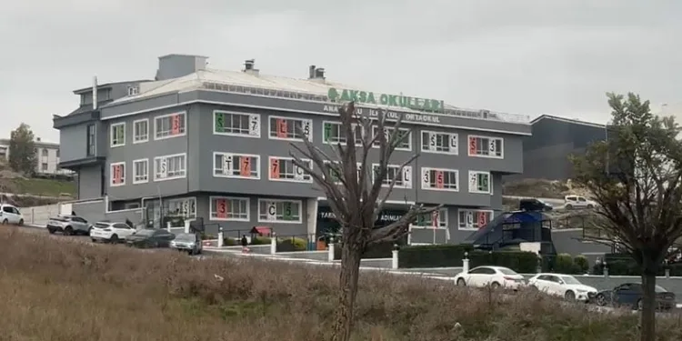 Arnavutköy’de okul kurşunlandı