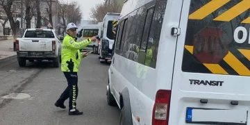 Kars’ta okul servisleri trafik denetlendi