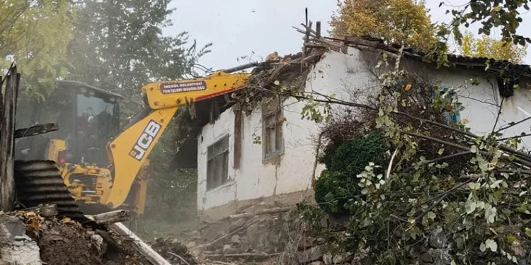 İnegöl yıkımlarla nefes alıyor
