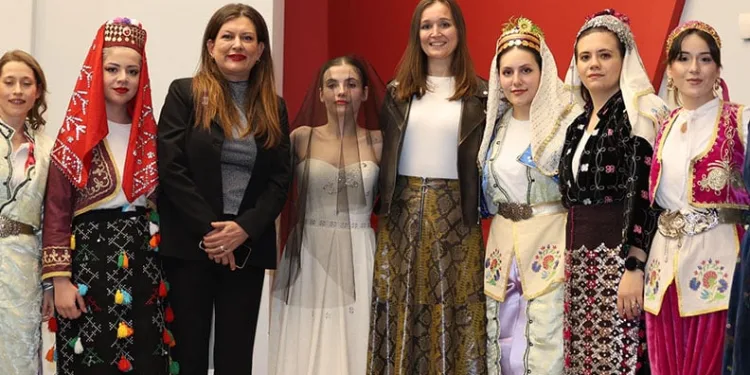 “Şiddet son bulana kadar kadınların yanındayım”