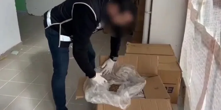 Çorlu’da 375 bin adet makaron ve 380 kilogram tütün ele geçirildi