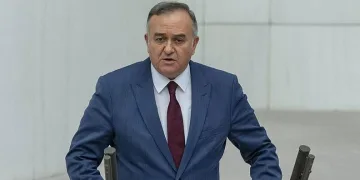 MHP’li Akçay, Plan ve Bütçe Komisyonu öncesinde çıkan arbedeyi değerlendirdi