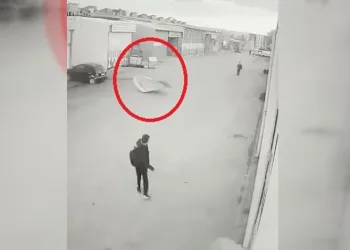 Okula giden öğrenci yaralanmaktan son anda kurtuldu