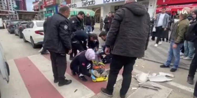 Lodosta çatıdan kopan boru adamın kafasına düştü