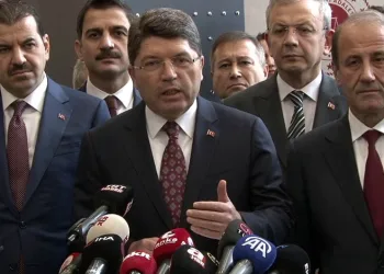 Mecliste kayyum gerilimi açıklaması