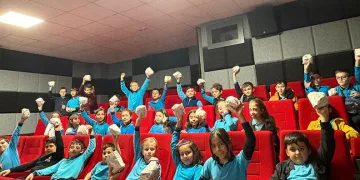 Bekir Aydın’dan öğrencilere sinema hediyesi
