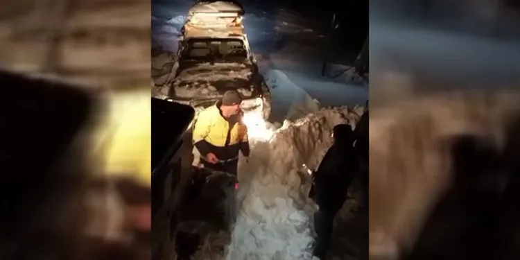 Yaylada 12 kişi mahsur kaldı