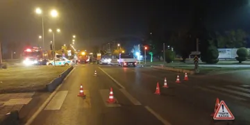 Demir yüklü kamyon tankere çarptı