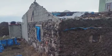 Fırtına Ardahan’ı yıktı geçti