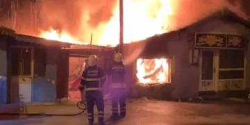 Edirne’de iş yeri alevlere teslim oldu