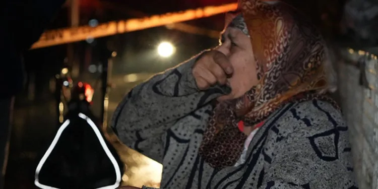 Yaşlı kadın yangından son anda kurtarıldı