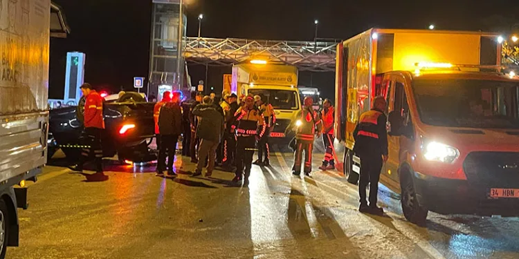 3 aracın karıştığı zincirleme kazada 4 kişi yaralandı