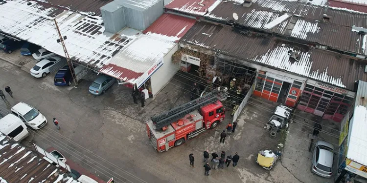 Tokat’ta kaportacı dükkanında korkutan yangın