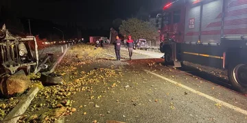 Freni boşalan kamyon 7 aracı biçti: 3 ölü, 7 yaralı