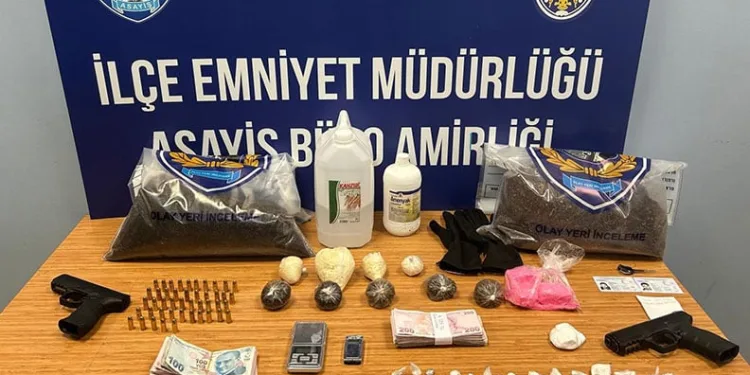 Kağıthane’de uyuşturucu satıcılarına operasyon: 5 şüpheli yakalandı
