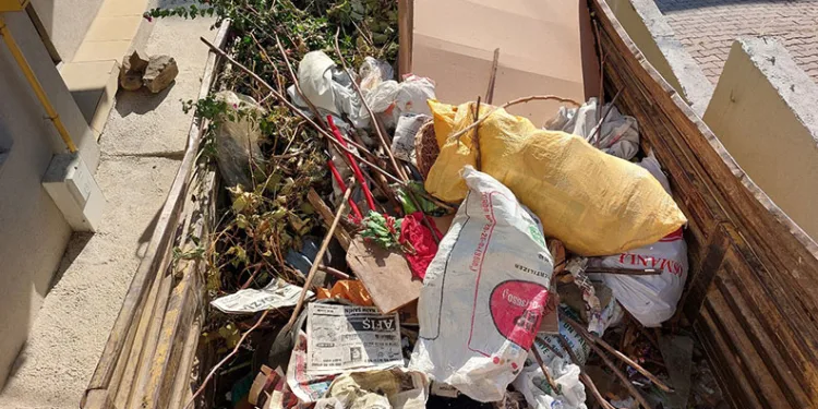 Ordu’da çöp yığınına dönen ev boşaltıldı