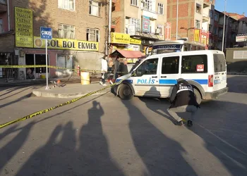 Dolmuş şoförlerinin “yolcu” kavgası kanlı bitti: 1 yaralı