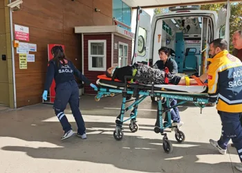 Bursa’da cam silerken düşen kadın ağır yaralandı