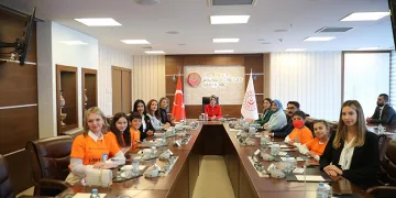 Göktaş, tedavi sonrası kanseri yenen çocuklarla bir araya geldi