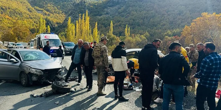 Şırnak’ta 2 otomobil çarpıştı: 6 yaralı