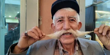 Bıyıklarını beş yıldır uzatıyor