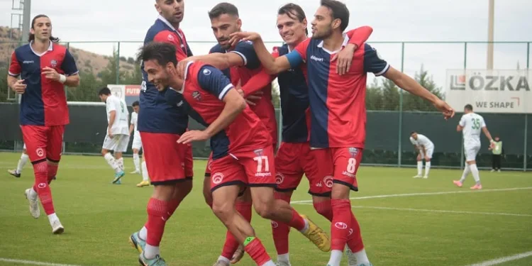 1923 Mustafakemalpaşa SK deplasmanda Efeler 09 SFK’ü 1-0 yendi