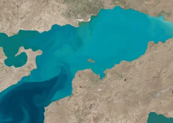 Van Gölü’ndeki güçlü akıntılar görüntüledi