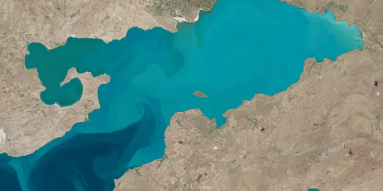Van Gölü’ndeki güçlü akıntılar görüntüledi
