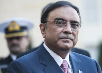 Pakistan Cumhurbaşkanı Zardari’nin bacağı kırıldı