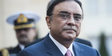 Pakistan Cumhurbaşkanı Zardari’nin bacağı kırıldı