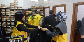 İhtiyaç sahiplerine yardım ulaştırılıyor