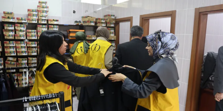 İhtiyaç sahiplerine yardım ulaştırılıyor