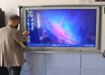 İlk defa yapay zeka ile okullarda ders anlatıldı