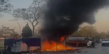 Hurda atıklar alev alev yandı