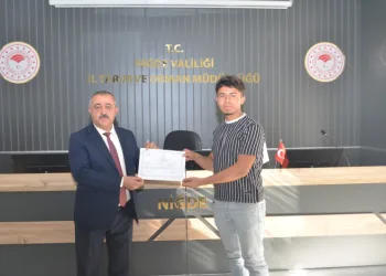 Kursu başarı ile tamamlayanlar sertifikalarını aldı