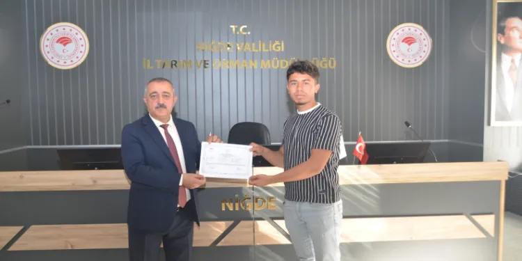 Kursu başarı ile tamamlayanlar sertifikalarını aldı