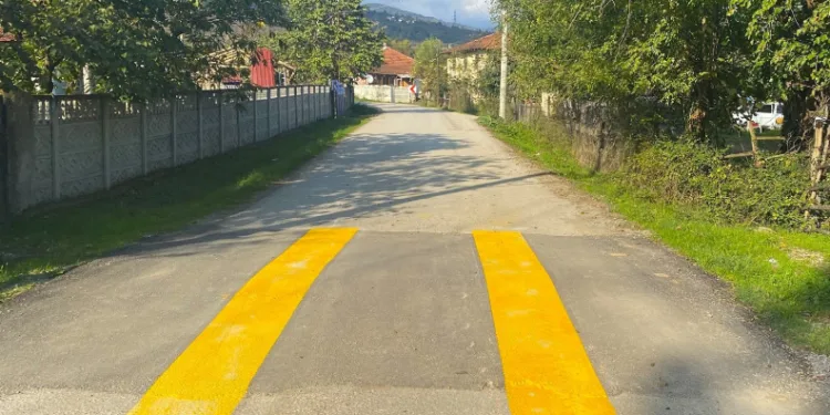 Köylerde hız kesici çalışmaları sürüyor