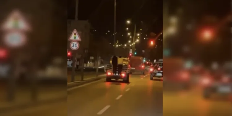 Kamyonet arkasına asılıp, ölüme davetiye çıkardılar