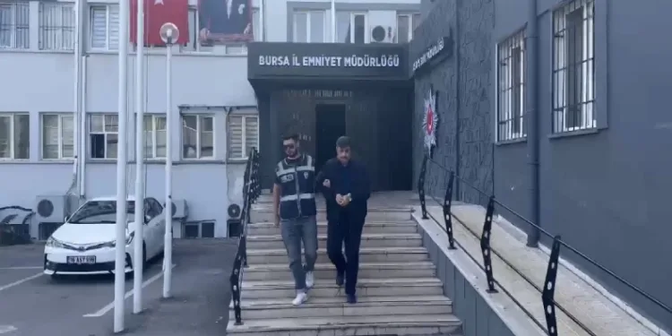 Hapis cezası bulunan şüpheli oğlunu ziyaret ederken yakalandı