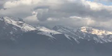 Yüksekova sis altında