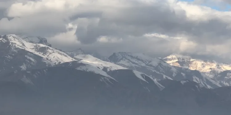 Yüksekova sis altında