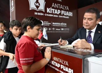 Yerel yazarlar okurlarıyla buluşuyor
