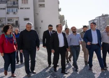 Eski minibüs garajı alanında otopark çalışması