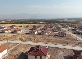 Depremzedeler kalıcı konutlarına kavuşuyor