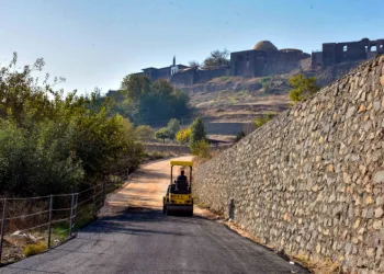 Hevsel Bahçeleri yolu ile Fiskaya merdivenleri yenilendi