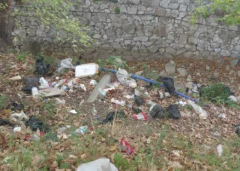 Akşam temizleniyor sabah yine aynı manzara
