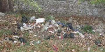 Akşam temizleniyor sabah yine aynı manzara